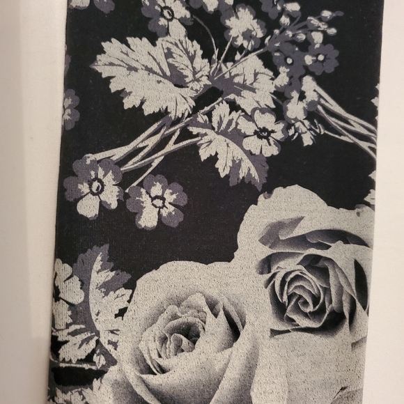 Selling Beautiful Blue Floral Leggings - Picture 3 of 9